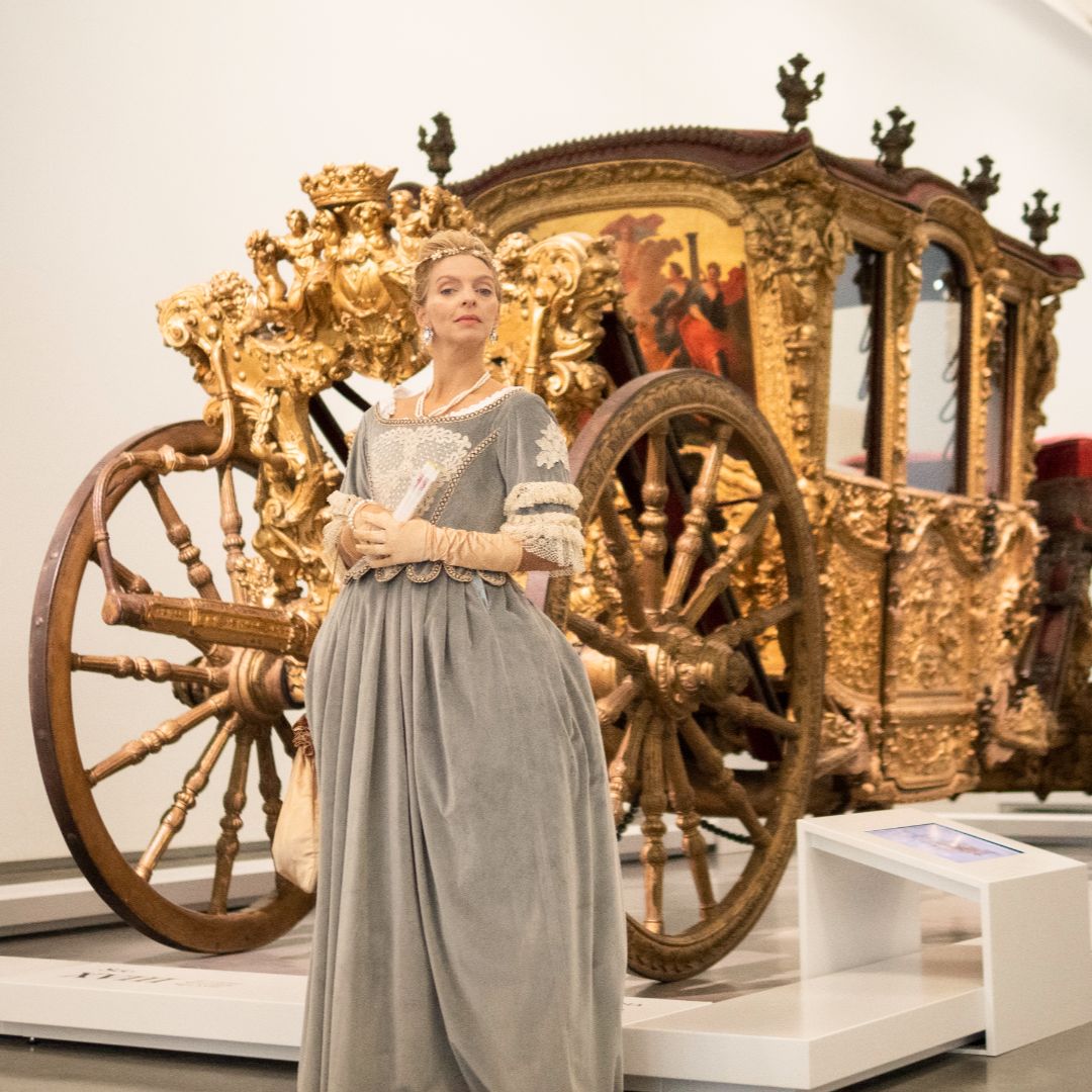A Rainha mostra o Museu dos Coches